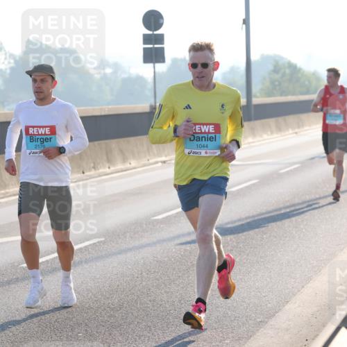03.10.2025 - Köhlbrandbrückenlauf Lena Gebhardt http://msf.ph/oto/9050169 03.10.2025 09:13:39 Position 1 2176, 1044 meine-sportfotos.de