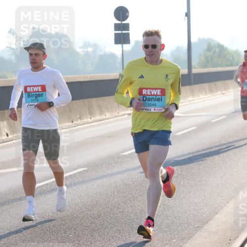 03.10.2025 - Köhlbrandbrückenlauf Lena Gebhardt http://msf.ph/oto/9050176 03.10.2025 09:13:39 Position 1 2176, 1044 meine-sportfotos.de