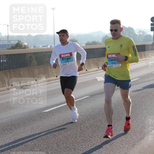 03.10.2025 - Köhlbrandbrückenlauf Lena Gebhardt http://msf.ph/oto/9050207 03.10.2025 09:13:40 Position 1 2176, 1044 meine-sportfotos.de