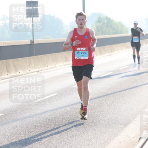03.10.2025 - Köhlbrandbrückenlauf Lena Gebhardt http://msf.ph/oto/9050216 03.10.2025 09:13:41 Position 1 3152 meine-sportfotos.de