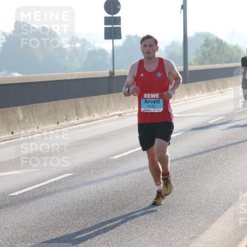 03.10.2025 - Köhlbrandbrückenlauf Lena Gebhardt http://msf.ph/oto/9050232 03.10.2025 09:13:42 Position 1 3152 meine-sportfotos.de