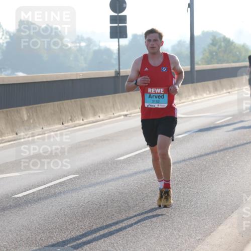 03.10.2025 - Köhlbrandbrückenlauf Lena Gebhardt http://msf.ph/oto/9050241 03.10.2025 09:13:42 Position 1 3152 meine-sportfotos.de