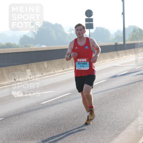 03.10.2025 - Köhlbrandbrückenlauf Lena Gebhardt http://msf.ph/oto/9050257 03.10.2025 09:13:42 Position 1 3152 meine-sportfotos.de