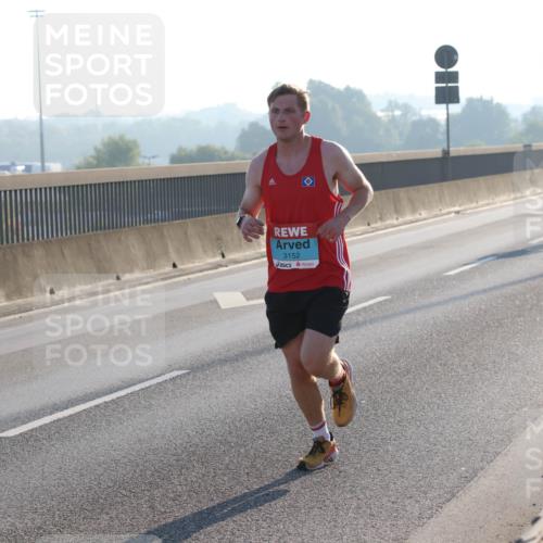 03.10.2025 - Köhlbrandbrückenlauf Lena Gebhardt http://msf.ph/oto/9050280 03.10.2025 09:13:43 Position 1 3152 meine-sportfotos.de