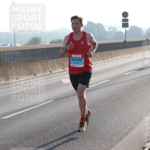 03.10.2025 - Köhlbrandbrückenlauf Lena Gebhardt http://msf.ph/oto/9050296 03.10.2025 09:13:43 Position 1 3152 meine-sportfotos.de
