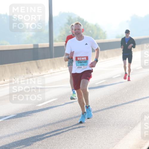 03.10.2025 - Köhlbrandbrückenlauf Lena Gebhardt http://msf.ph/oto/9050334 03.10.2025 09:13:56 Position 1 3086 meine-sportfotos.de