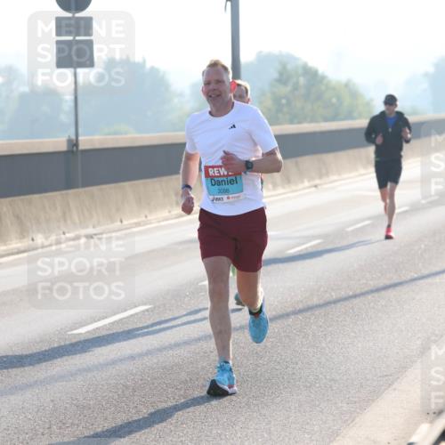 03.10.2025 - Köhlbrandbrückenlauf Lena Gebhardt http://msf.ph/oto/9050351 03.10.2025 09:13:58 Position 1 3086 meine-sportfotos.de