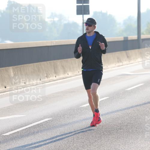 03.10.2025 - Köhlbrandbrückenlauf Lena Gebhardt http://msf.ph/oto/9050384 03.10.2025 09:14:03 Position 1  meine-sportfotos.de
