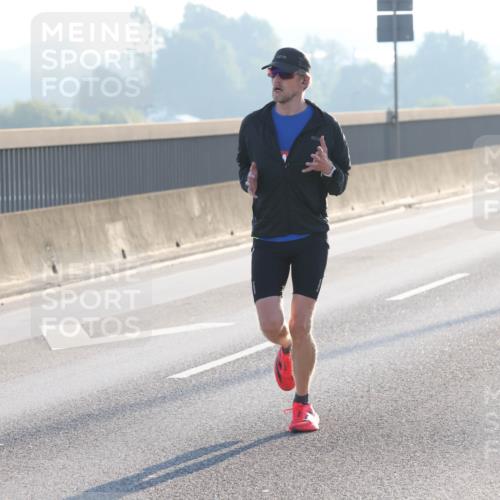 03.10.2025 - Köhlbrandbrückenlauf Lena Gebhardt http://msf.ph/oto/9050398 03.10.2025 09:14:03 Position 1  meine-sportfotos.de