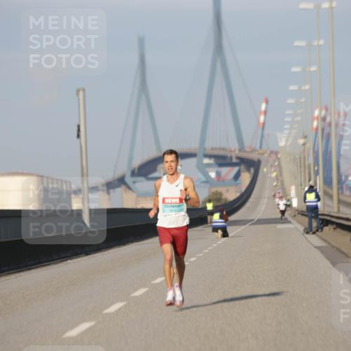 03.10.2025 - Köhlbrandbrückenlauf Jannik Wohlers http://msf.ph/oto/9050411 03.10.2025 09:36:02 Position 3 1013 meine-sportfotos.de