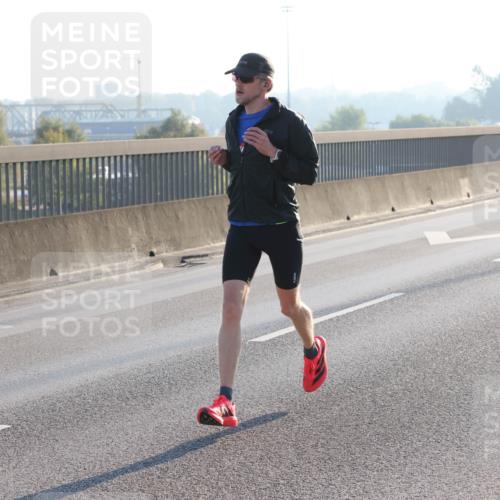 03.10.2025 - Köhlbrandbrückenlauf Lena Gebhardt http://msf.ph/oto/9050417 03.10.2025 09:14:05 Position 1  meine-sportfotos.de