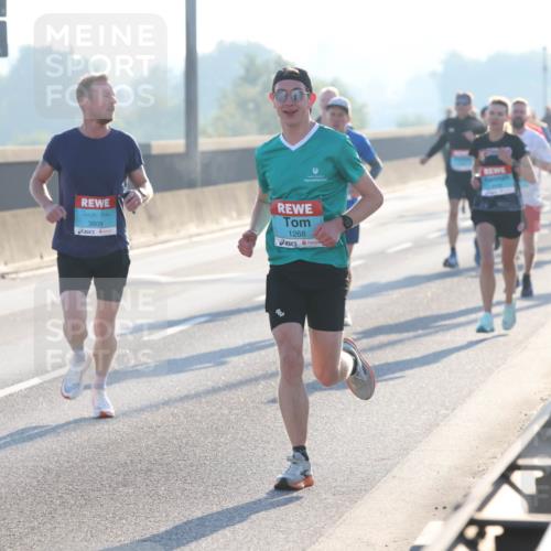 03.10.2025 - Köhlbrandbrückenlauf Lena Gebhardt http://msf.ph/oto/9050425 03.10.2025 09:14:12 Position 1 3809, 1268 meine-sportfotos.de
