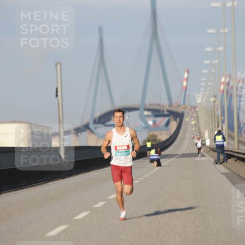 03.10.2025 - Köhlbrandbrückenlauf Jannik Wohlers http://msf.ph/oto/9050438 03.10.2025 09:36:02 Position 3 1013 meine-sportfotos.de