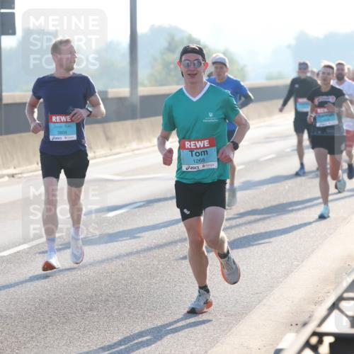 03.10.2025 - Köhlbrandbrückenlauf Lena Gebhardt http://msf.ph/oto/9050439 03.10.2025 09:14:12 Position 1 3809, 1268 meine-sportfotos.de