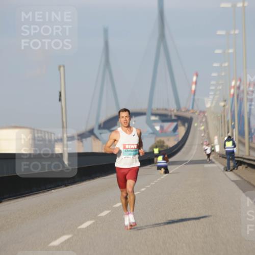 03.10.2025 - Köhlbrandbrückenlauf Jannik Wohlers http://msf.ph/oto/9050451 03.10.2025 09:36:02 Position 3 1013 meine-sportfotos.de
