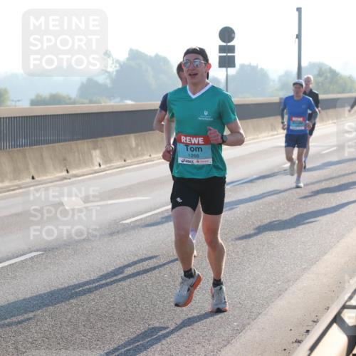 03.10.2025 - Köhlbrandbrückenlauf Lena Gebhardt http://msf.ph/oto/9050454 03.10.2025 09:14:14 Position 1 1268 meine-sportfotos.de