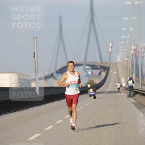 03.10.2025 - Köhlbrandbrückenlauf Jannik Wohlers http://msf.ph/oto/9050460 03.10.2025 09:36:02 Position 3 1013 meine-sportfotos.de
