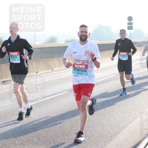 03.10.2025 - Köhlbrandbrückenlauf Lena Gebhardt http://msf.ph/oto/9050512 03.10.2025 09:14:19 Position 1 1029, 3618, 1034 meine-sportfotos.de