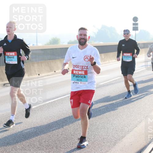 03.10.2025 - Köhlbrandbrückenlauf Lena Gebhardt http://msf.ph/oto/9050520 03.10.2025 09:14:19 Position 1 1029, 3618, 1034 meine-sportfotos.de