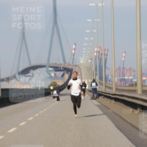 03.10.2025 - Köhlbrandbrückenlauf Jannik Wohlers http://msf.ph/oto/9050636 03.10.2025 09:36:34 Position 3  meine-sportfotos.de