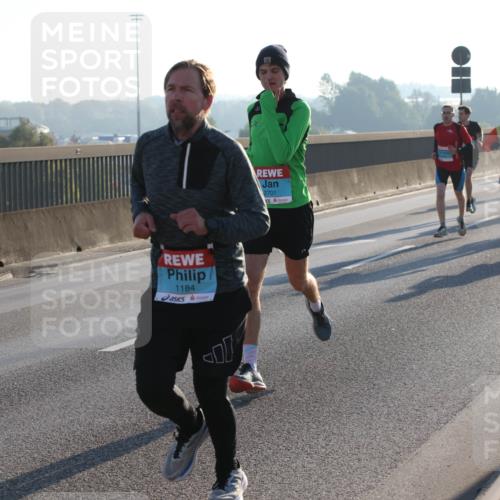 03.10.2025 - Köhlbrandbrückenlauf Lena Gebhardt http://msf.ph/oto/9050648 03.10.2025 09:14:22 Position 1 1184, 11, 2701 meine-sportfotos.de