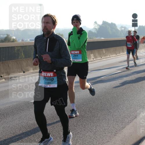 03.10.2025 - Köhlbrandbrückenlauf Lena Gebhardt http://msf.ph/oto/9050656 03.10.2025 09:14:22 Position 1 1184, 01, 2701 meine-sportfotos.de