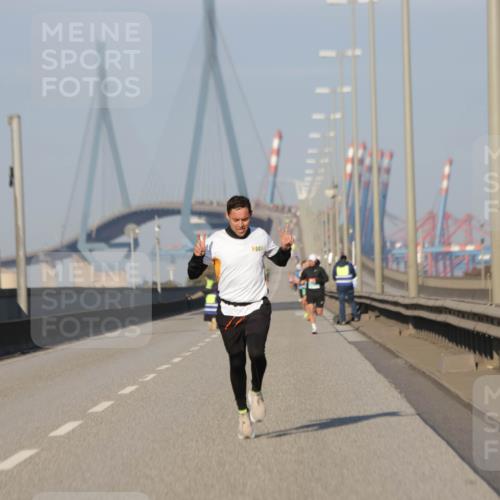 03.10.2025 - Köhlbrandbrückenlauf Jannik Wohlers http://msf.ph/oto/9050679 03.10.2025 09:36:38 Position 3  meine-sportfotos.de