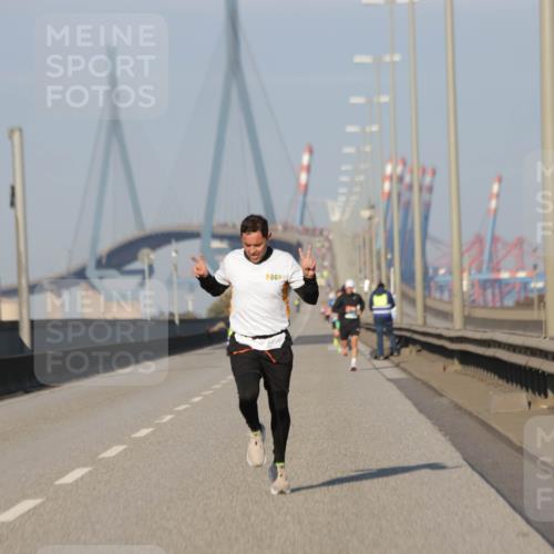 03.10.2025 - Köhlbrandbrückenlauf Jannik Wohlers http://msf.ph/oto/9050707 03.10.2025 09:36:38 Position 3  meine-sportfotos.de