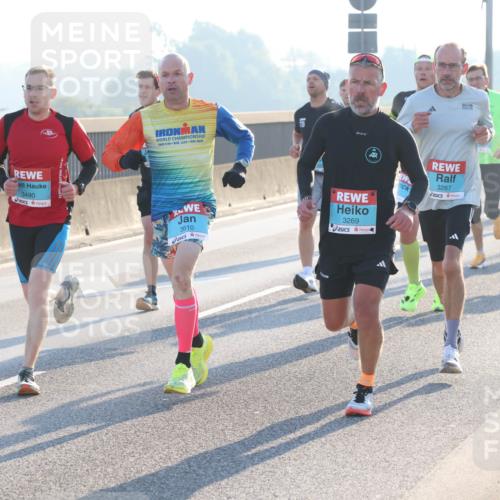 03.10.2025 - Köhlbrandbrückenlauf Lena Gebhardt http://msf.ph/oto/9050719 03.10.2025 09:14:24 Position 1 2, 112, 26, 3490, 3610, 3269, 3267 meine-sportfotos.de