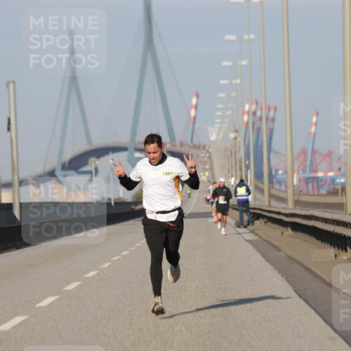 03.10.2025 - Köhlbrandbrückenlauf Jannik Wohlers http://msf.ph/oto/9050723 03.10.2025 09:36:38 Position 3  meine-sportfotos.de