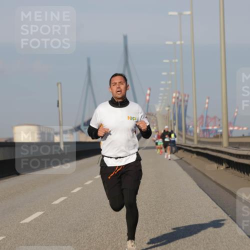 03.10.2025 - Köhlbrandbrückenlauf Jannik Wohlers http://msf.ph/oto/9050748 03.10.2025 09:36:41 Position 3  meine-sportfotos.de