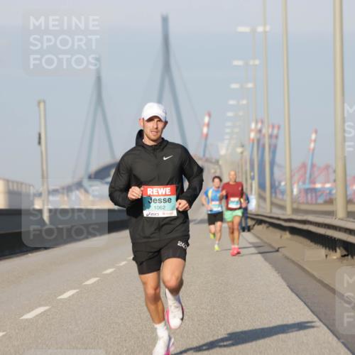 03.10.2025 - Köhlbrandbrückenlauf Jannik Wohlers http://msf.ph/oto/9050774 03.10.2025 09:36:54 Position 3 1062, 247 meine-sportfotos.de