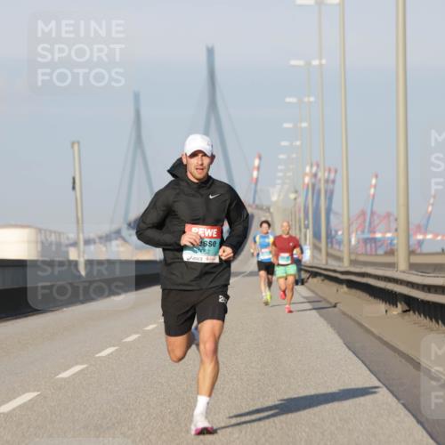 03.10.2025 - Köhlbrandbrückenlauf Jannik Wohlers http://msf.ph/oto/9050802 03.10.2025 09:36:54 Position 3 062, 26 meine-sportfotos.de