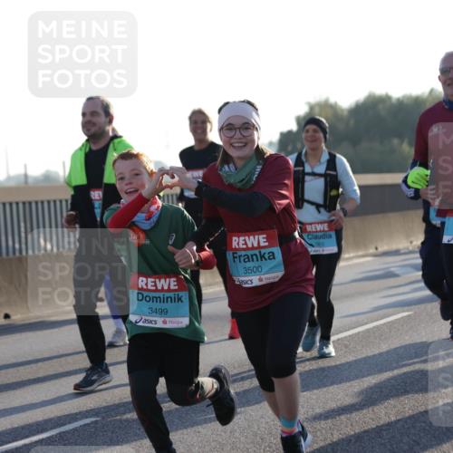 03.10.2025 - Köhlbrandbrückenlauf Jannik Wohlers http://msf.ph/oto/9050803 03.10.2025 09:18:53 Position 3 1919, 3595, 3500, 3499 meine-sportfotos.de