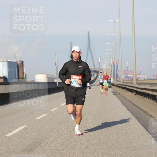 03.10.2025 - Köhlbrandbrückenlauf Jannik Wohlers http://msf.ph/oto/9050815 03.10.2025 09:36:55 Position 3 106, 24 meine-sportfotos.de