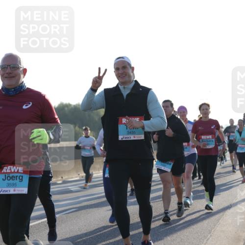 03.10.2025 - Köhlbrandbrückenlauf Jannik Wohlers http://msf.ph/oto/9050827 03.10.2025 09:18:54 Position 3 1919, 3595, 3435, 1492 meine-sportfotos.de