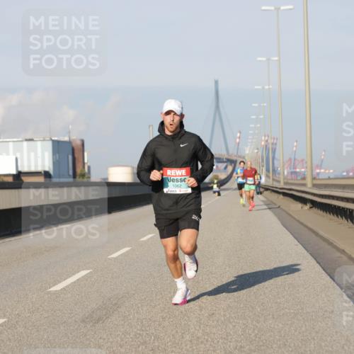03.10.2025 - Köhlbrandbrückenlauf Jannik Wohlers http://msf.ph/oto/9050855 03.10.2025 09:36:55 Position 3 1062, 247 meine-sportfotos.de