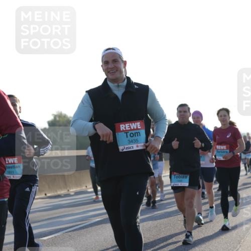 03.10.2025 - Köhlbrandbrückenlauf Jannik Wohlers http://msf.ph/oto/9050861 03.10.2025 09:18:55 Position 3 3595, 1611, 3435, 1492 meine-sportfotos.de
