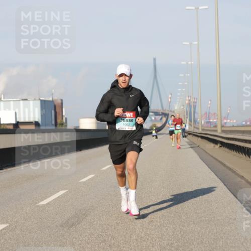 03.10.2025 - Köhlbrandbrückenlauf Jannik Wohlers http://msf.ph/oto/9050864 03.10.2025 09:36:55 Position 3 1062, 247 meine-sportfotos.de
