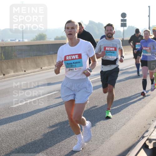 03.10.2025 - Köhlbrandbrückenlauf Lena Gebhardt http://msf.ph/oto/9050907 03.10.2025 09:14:28 Position 1 3715, 2933 meine-sportfotos.de