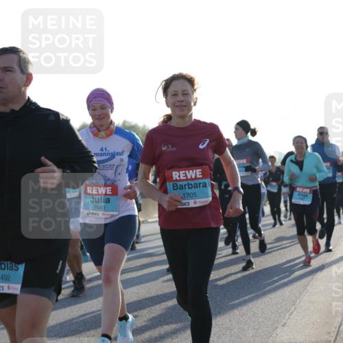 03.10.2025 - Köhlbrandbrückenlauf Jannik Wohlers http://msf.ph/oto/9050917 03.10.2025 09:18:56 Position 3 1492, 41, 1640, 1705 meine-sportfotos.de