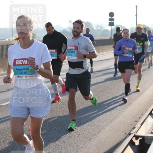 03.10.2025 - Köhlbrandbrückenlauf Lena Gebhardt http://msf.ph/oto/9050925 03.10.2025 09:14:29 Position 1 3715, 1718, 2933 meine-sportfotos.de