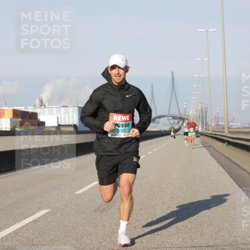 03.10.2025 - Köhlbrandbrückenlauf Jannik Wohlers http://msf.ph/oto/9050958 03.10.2025 09:36:56 Position 3 1062, 26 meine-sportfotos.de