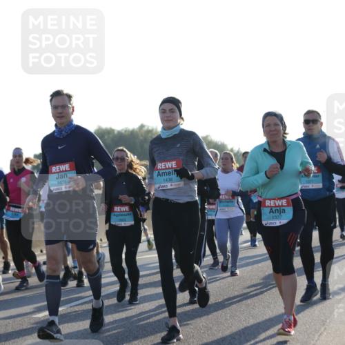 03.10.2025 - Köhlbrandbrückenlauf Jannik Wohlers http://msf.ph/oto/9051002 03.10.2025 09:18:58 Position 3 2953, 1439, 1603, 1438, 2749, 1337, 1371 meine-sportfotos.de