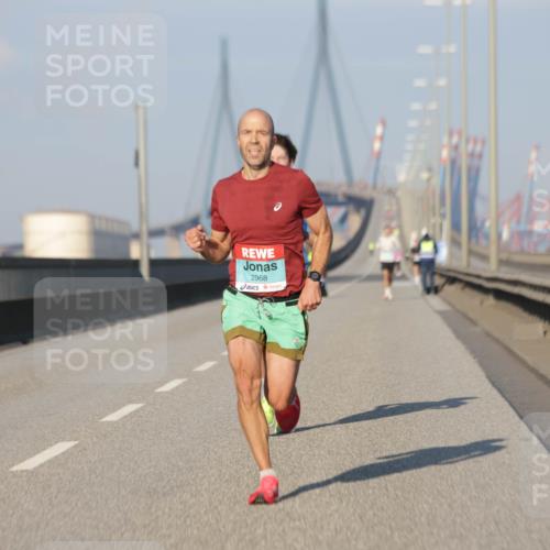 03.10.2025 - Köhlbrandbrückenlauf Jannik Wohlers http://msf.ph/oto/9051021 03.10.2025 09:37:03 Position 3 2968 meine-sportfotos.de