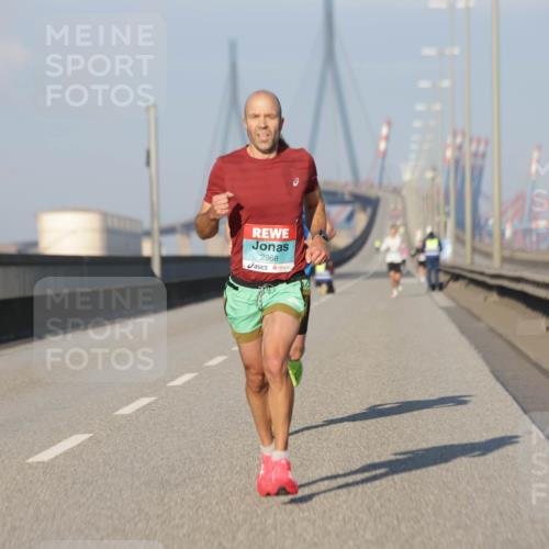 03.10.2025 - Köhlbrandbrückenlauf Jannik Wohlers http://msf.ph/oto/9051031 03.10.2025 09:37:03 Position 3 2968 meine-sportfotos.de