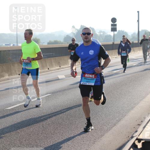 03.10.2025 - Köhlbrandbrückenlauf Lena Gebhardt http://msf.ph/oto/9051041 03.10.2025 09:14:32 Position 1 3712, 2937 meine-sportfotos.de
