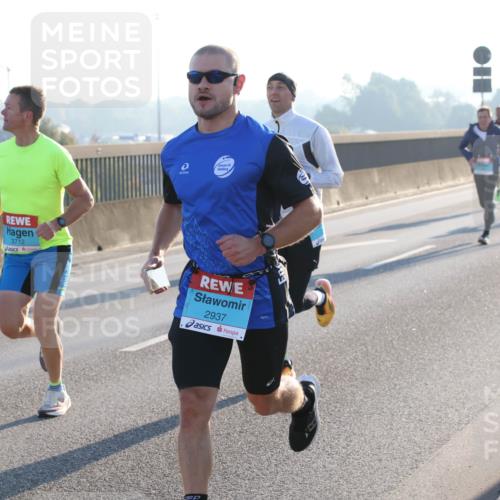 03.10.2025 - Köhlbrandbrückenlauf Lena Gebhardt http://msf.ph/oto/9051063 03.10.2025 09:14:33 Position 1 3712, 2937 meine-sportfotos.de