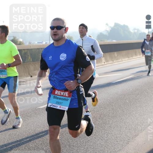 03.10.2025 - Köhlbrandbrückenlauf Lena Gebhardt http://msf.ph/oto/9051072 03.10.2025 09:14:33 Position 1 3712, 2937 meine-sportfotos.de