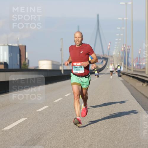 03.10.2025 - Köhlbrandbrückenlauf Jannik Wohlers http://msf.ph/oto/9051081 03.10.2025 09:37:03 Position 3 2968 meine-sportfotos.de